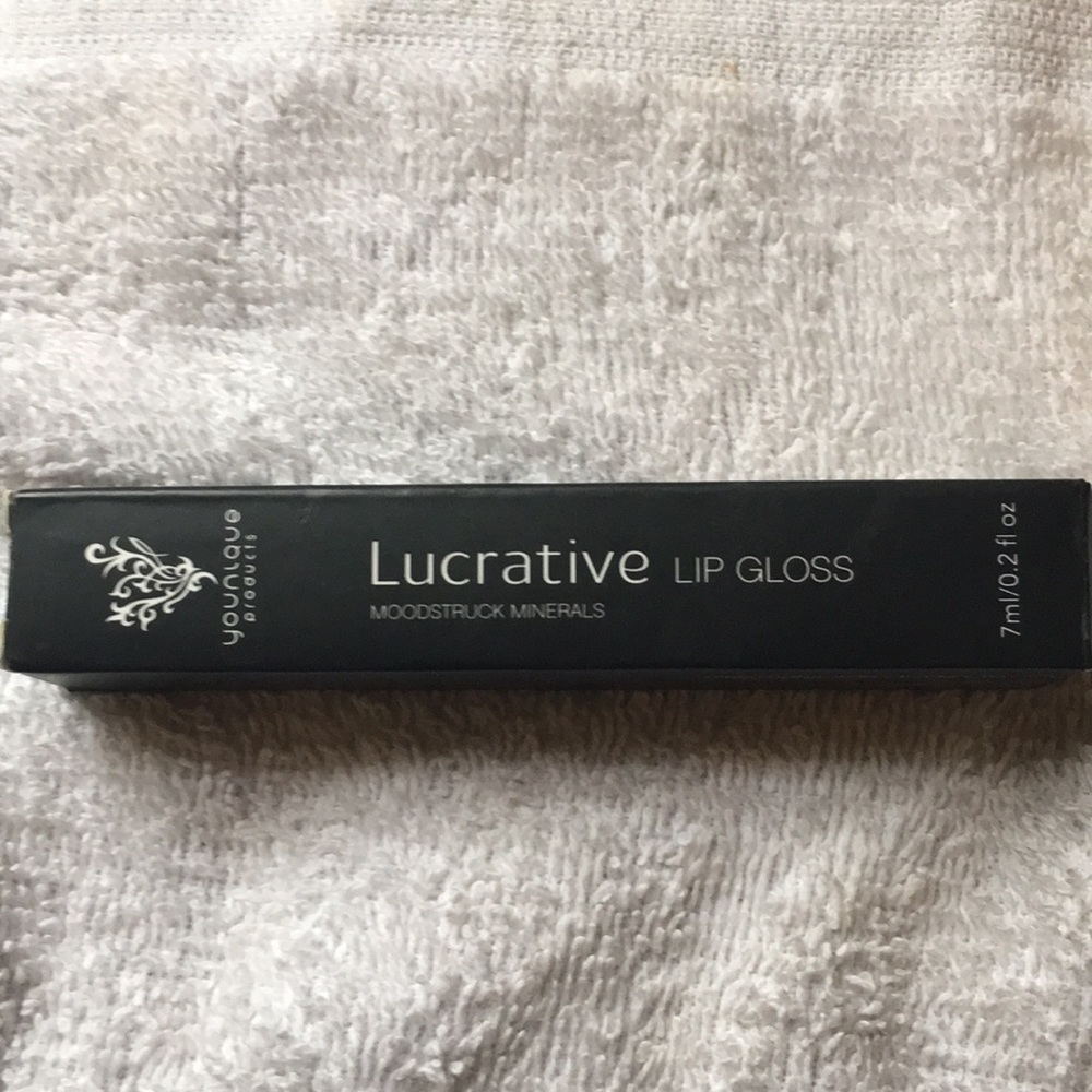 Younique lucrative lip gloss
